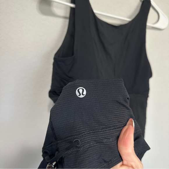 Lululemon Black Scoop Neck Athletic Tank Top Womens 8 Wide Strap Drawstring Hem - Picture 4 of 5